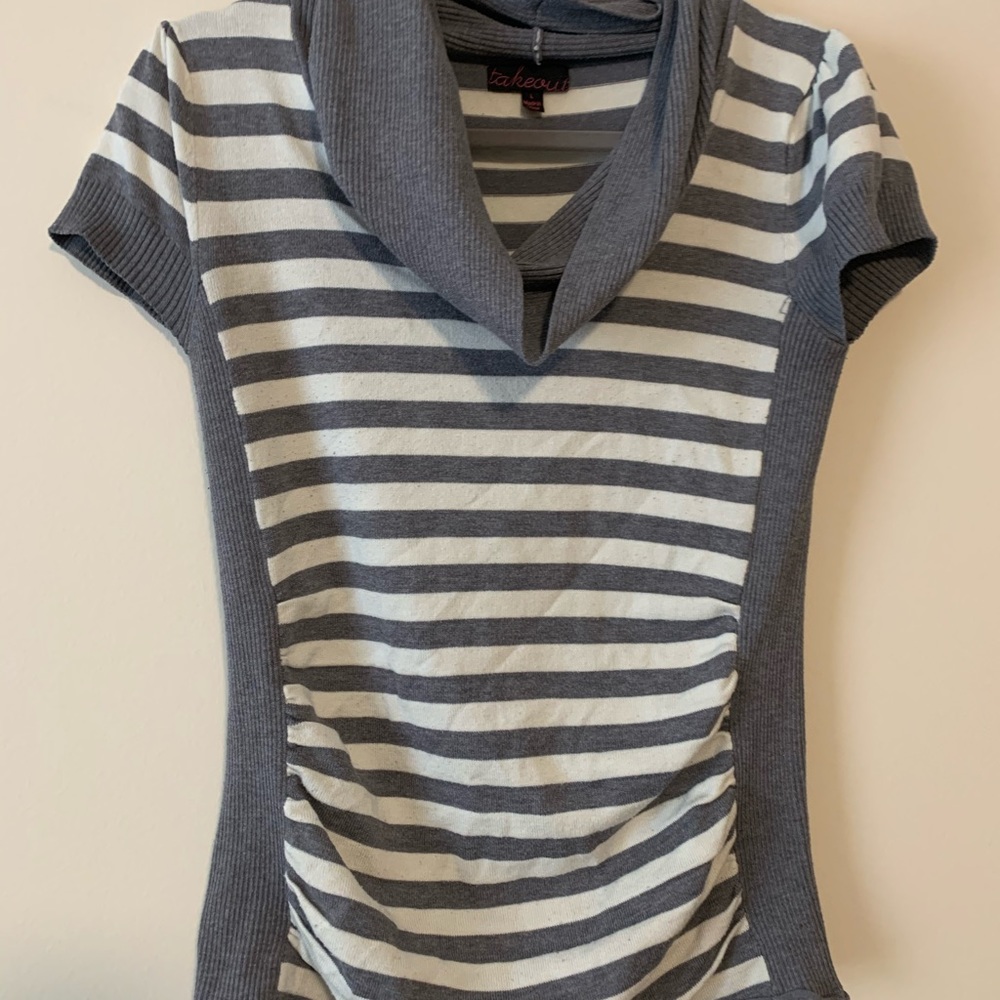 Takeout Shortsleeve sweater
